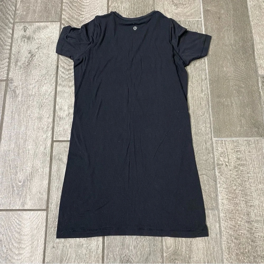 Lululemon tee - Picture 2 of 2
